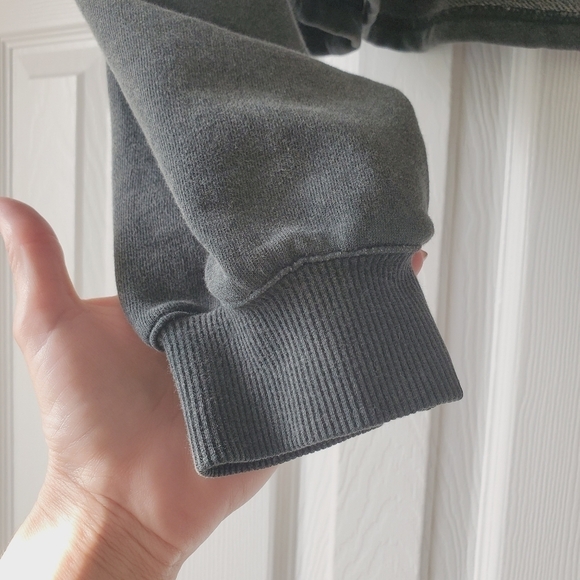 7FAMK 7 For All Mankind Women's Cropped Ruffle Shoulder Dark Gray Sweatshirt - Picture 10 of 14